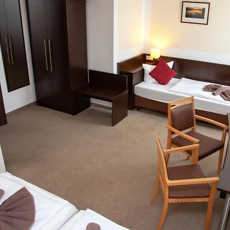 祖木罗温旅馆 酒店 Strasen