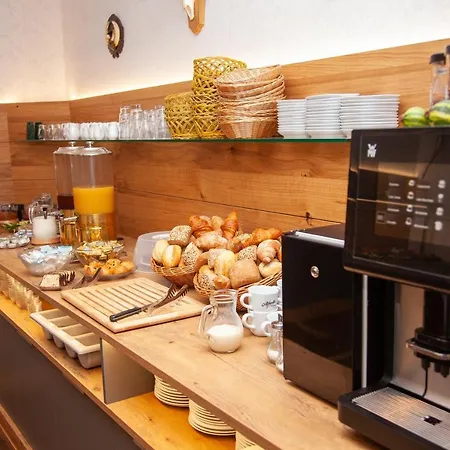 祖木罗温旅馆 Strasen