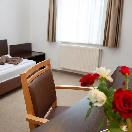 祖木罗温旅馆 酒店 3*