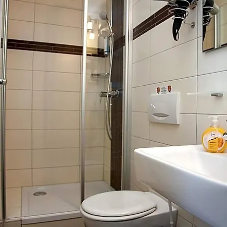 Hotel Seehotel Zum Löwen Strasen